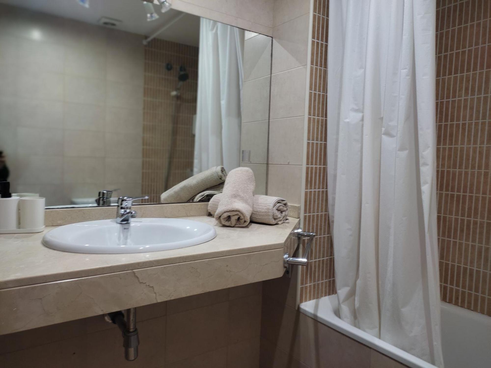Ap4Us B1 - Apartment For Us - Sightseeing & Beach Near To Barcelona Badalona Bagian luar foto